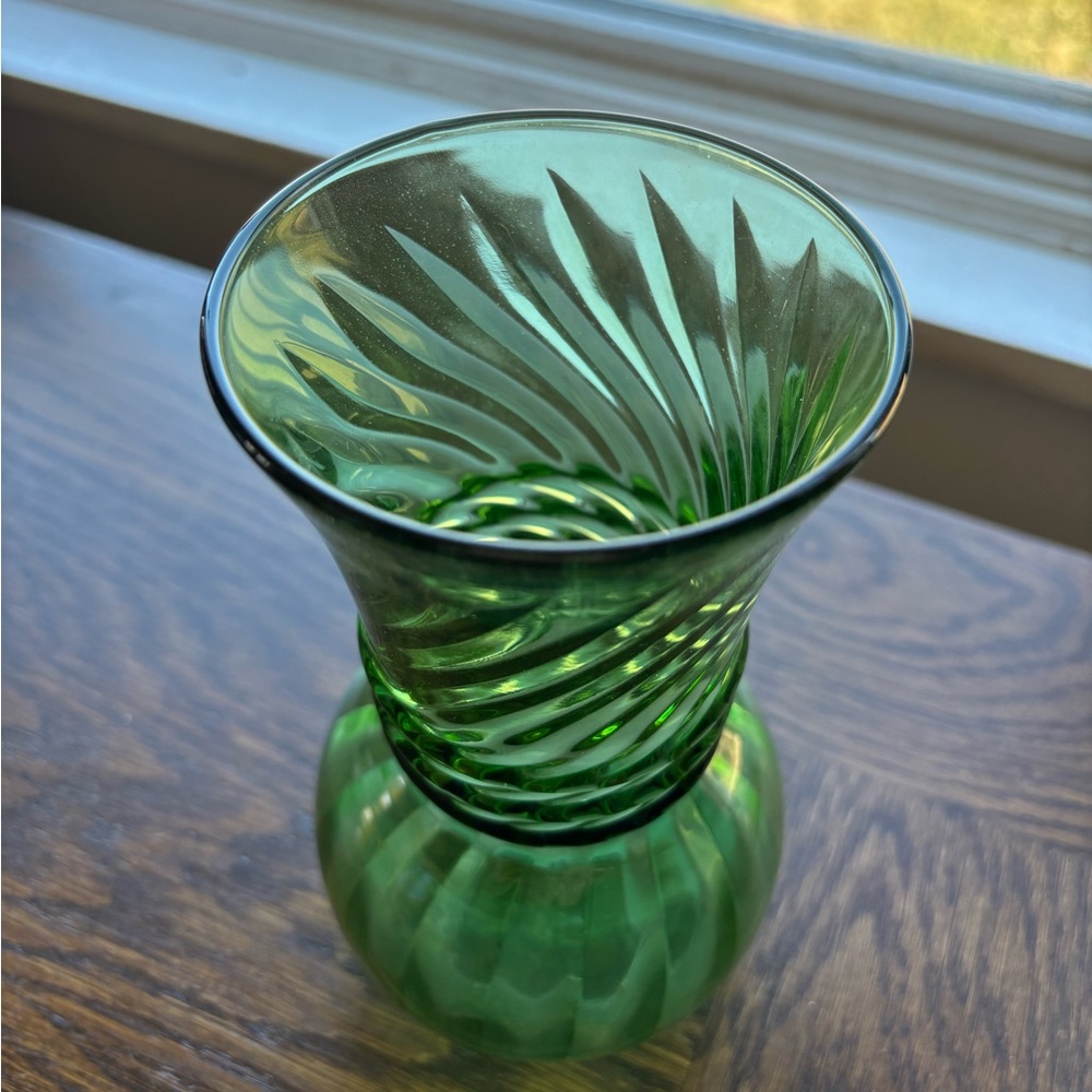 Vintage MCM Anchor Hocking Green Glass Swirling Rope Design Wide Mouth Vase